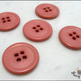 5 grandi bottoni mm.27, in poliestere lucido,  colore rosa, attaccatura a 4 fori 