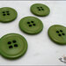 5 grandi bottoni mm.27, in poliestere lucido,  colore verde medio, attaccatura a 4 fori 