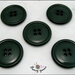 5 grandi bottoni mm.27, in poliestere lucido,  colore verde scuro, attaccatura a 4 fori 