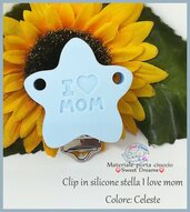 Clip in silicone stella *I love mom* Colore celeste