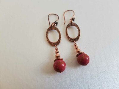 Orecchini pendenti in morganite rosso corallo e rame Orecchini pendenti in morganite rosso corallo e rame