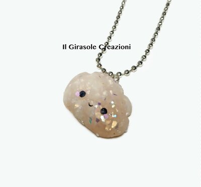 Collana con nuvola kawaii iridescente in pasta polimerica fimo Collana con nuvola kawaii iridescente in pasta polimerica fimo