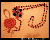 collana tipo rosario con centro a forma di teschio messicano