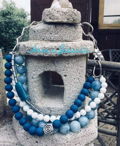 Collana azzurra 4 fili con pietre dure Collana azzurra 4 fili con pietre dure