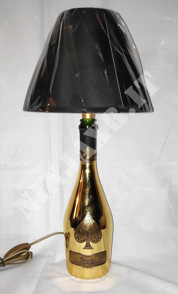 Lampada Bottiglia vuota Armand de Brignac idea regalo riciclo creat