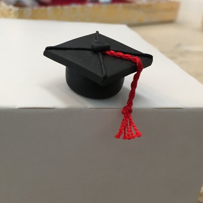 Cappellino Laurea interamente realizzato a mano in pasta FIMO Cappellino Laurea interamente realizzato a mano in pasta FIMO