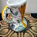 Vasetto con pancia lungo collo strtto e sciancato in alto con manico, manufatto di ceramica dipinto a mano