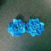 Orecchini fiore in sfumature di azzurro