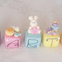 Cake topper cubi coniglietti e dolcetti in scala multicolor bimba 5 cubi 5 lettere personalizzabile