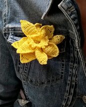 Spilla per abiti Fiorefermaglio narciso in cotone (colore giallo)