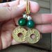 Orecchini pendenti con monachelle in ottone, componenti in zama, pietre dure e perle
