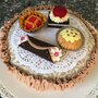 Scatola di latta rivestita di feltro, decorata con pasticcini di feltro