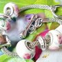 BRACCIALE IN METALLO TUBOLARE CON PERLE IN METALLO E  PORCELLANA - SALDI