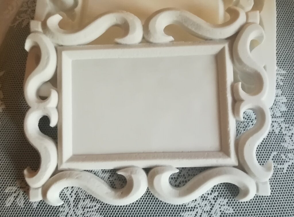 Stampo cornice con fregi e con fondo cm. 24x19 Materiali Mater... su MissHobby Stampo cornice con fregi e con fondo cm. 24x19 Materiali Mater... su MissHobby