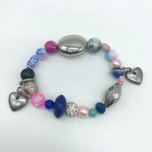 Braccialetto elastico con cuori e perle blu e rosa