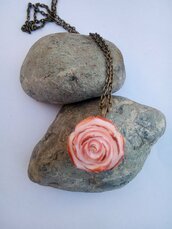 Collana romantica con rosa