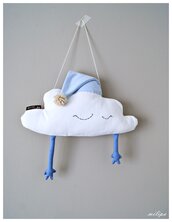 Nuvola a forma di cuscino con berretto da notte - bianco, beige e blu. Arredamento bambini Milipa