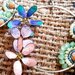 Orecchini a cerchio Gioielli di smalto con fiori e cristalli colorati