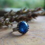 anello regolabile blu.