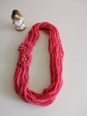 Collana lana rosa carico multifilo con fiori e perle