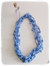 Collana lana azzurra con cipollotti