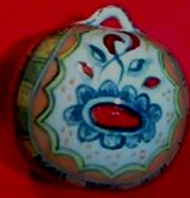2/a Sfera di ceramica dipinta a mano per addobbare l'albero di natale con diametro cm 10,5 con ingobbi multicolori