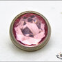 5 bottoni con strass rosa mm. 13, base in metallo colore argento, attaccatura con gambo 