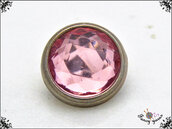 5 bottoni con strass rosa mm. 13, base in metallo colore argento, attaccatura con gambo 