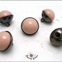 5 bottoni  sferici mm.17, base in metallo colore canna di fucile, sfera in nylon rosa, attaccatura con gambo 