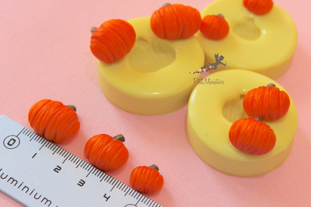 Mud Pie Set Da Forno In Silicone A Forma Di Zucca – Stampi, Frusta E Magnete Convertitore, 3 Pezzi - copertina