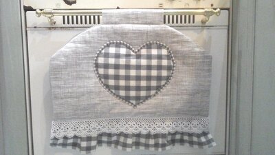 Copriforno per maniglia stretta, copri forno con cuore e pizzo, linea Basic in grigio Copriforno per maniglia stretta, copri forno con cuore e pizzo, linea Basic in grigio