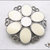 Bottone gioiello mm. 25, in metallo colore argento, fiore bianco smaltato, attaccatura con gambo 