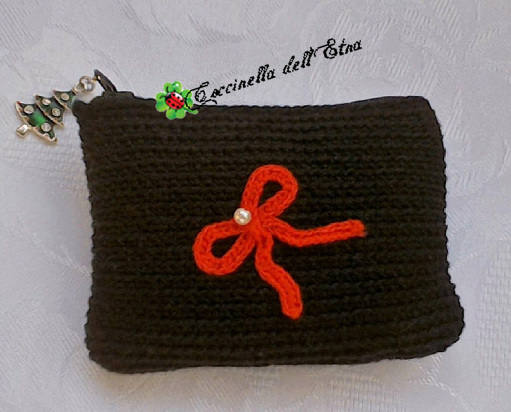 BORSELLINO PORTAMONETE A UNCINETTO ROSSO LAMINATO CON CUORE REGALO