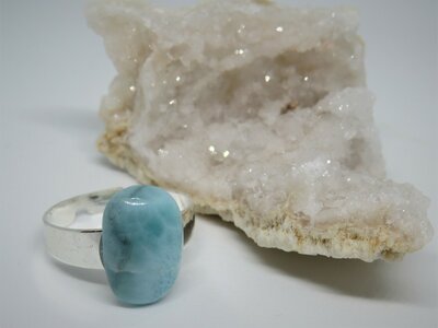 Anello in lega di acciaio color argento con pietra naturale Larimar fatto a mano Anello in lega di acciaio color argento con pietra naturale Larimar fatto a mano