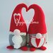 Un fermaporta a forma di gnomo o gnoma come idea regalo per il tuo Natale: una decorazione Natalizia originale e personalizzabile per i tuoi regali
