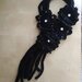 Scaldacollo nero uncinetto collana in lana con fiori e strass - gioiello fatto a mano - scaldacollo elegante idea regalo 