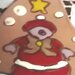 2/a Decorazione natalizia di ceramica manufatto di creta rossa con decoro in cuerda seca 2 pezzi: albero con pupazzo di neve  e stella con cornice di neve