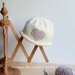 Cappellino/berrettino/cuffia neonata - bianco con cuore rosa- lana merino - fatto a mano