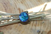 anello semisfera iridescente blu.