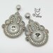 Orecchini soutache pendenti sui toni del grigio ed argento con swarovski e catena strass di cristallo