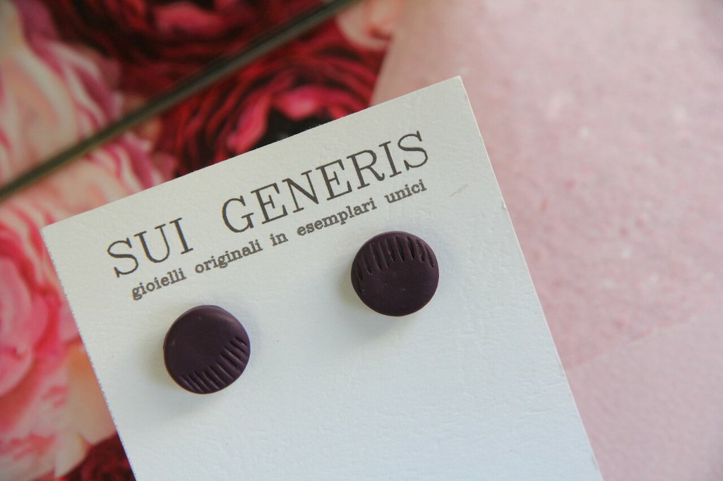 orecchini a lobo in fimo viola con motivi geometrici misura piccola