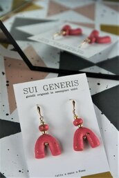 orecchini pendenti in fimo rosa blush motivo ad arco piccolo, scaglie dorate _036_
