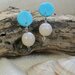 orecchini in fimo opalescenti e turchesi, pendenti con perla iridescente dimensioni medio/piccole _042_