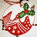 decorazione natalizia 1 palla schiacciata di ceramica manufatta con elementi in rilievo e motivi con decoro graffito, su un fondo rosso. 
