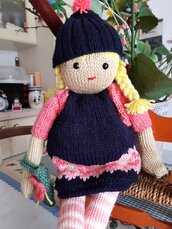 bambola in lana ai ferri Miriam