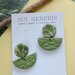 orecchini pendenti in fimo con motivi naturali di foglie stilizzate verde oliva _047_