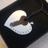 La chiave del Cuore ,collana realizzata in pietra acrilica  per lui e per lei