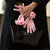 Guanti con dita in lana rosa all'uncinetto