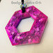 Collana grande in resina viola - forma geometrica - tecnica petri dish
