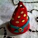 Decorazione natalizia di ceramica cappello rosso,a pallini bianchi manufatto con nastro azzurro da appendere albero